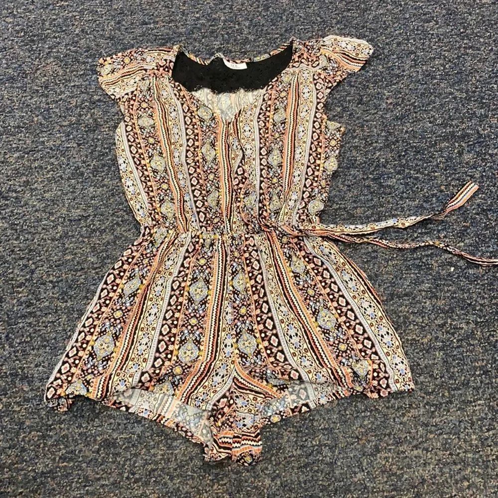 Joe B. colorful romper sz. M